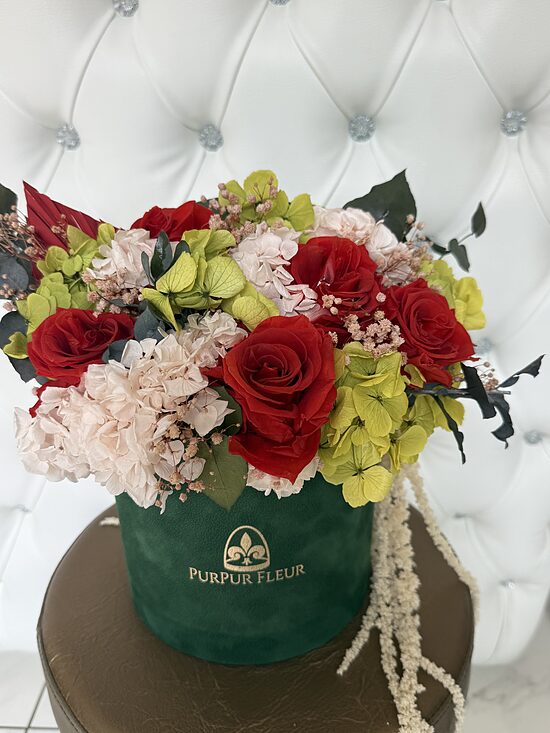 ⚜️Red Forever flower mix in Green Velvet box 