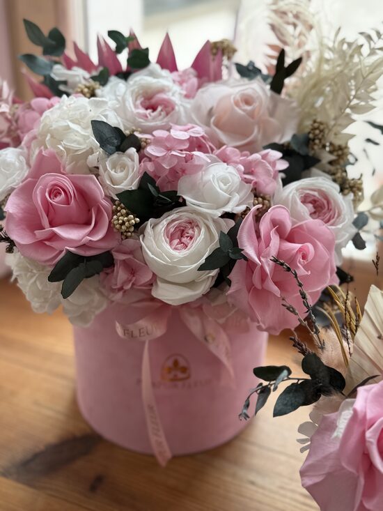 ⚜️Pink Premium Forever Flower Mix In Pink Box