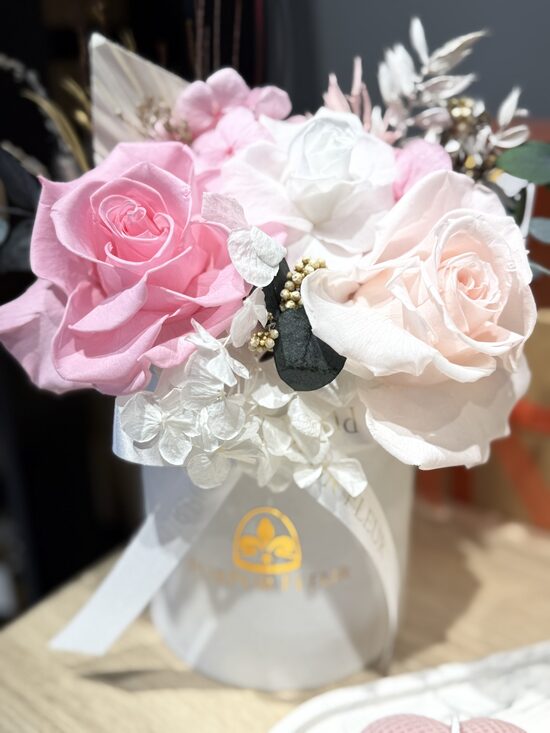 ⚜️ Pink Forever Flower Mix in Round Box 