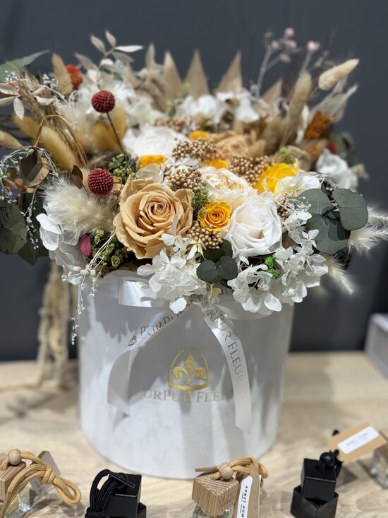 ⚜️Cream & cappuccino Forever flower Mix in White Premium box
