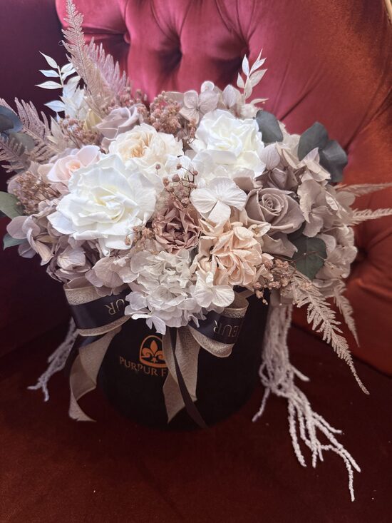 ⚜️Cappuccino flower mix in black velvet box 