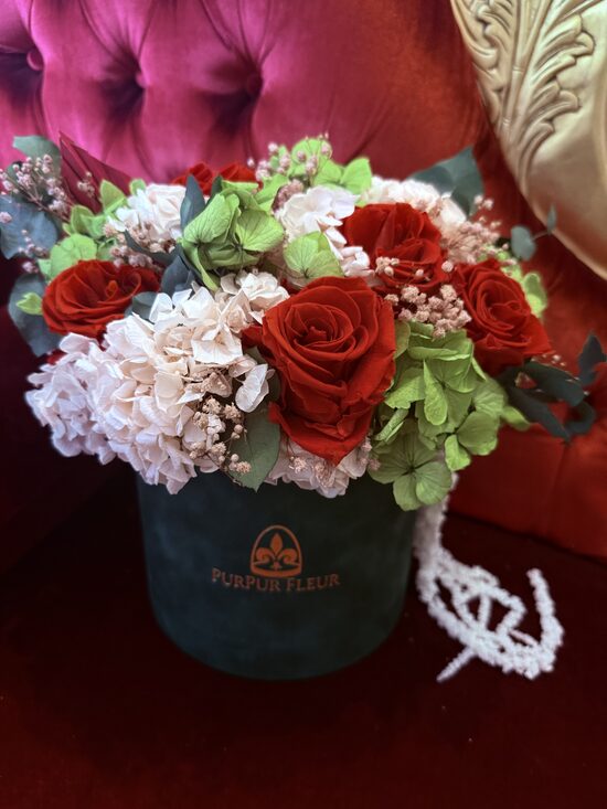 ⚜️Red Forever flower mix in Green Velvet box 