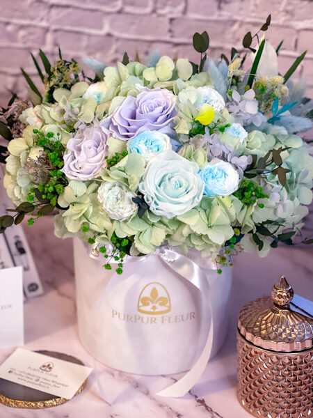 ⚜️Tiffany Peony rose flower mix in White Luxury box 